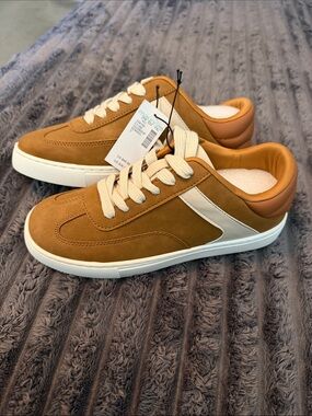 Supercush Kendall Lace Up Cognac Sneaker Sz 7